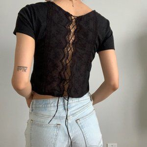 New GUESS cropped top with handcrafted back details / size: XS